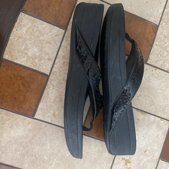 Women’s Vionic Laser Cut Leather and Fabric Black- Tide II Flip Flop, Sz. U.S. 8 - Picture 6 of 8